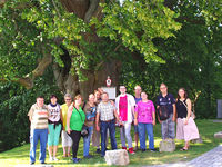 Auf dem Rückweg von Burg Scharfenstein gab es noch ein Gruppenbild für den Pflegedienst "St. Raphael" aus Heiligenstadt und die Teilnehmer des FEDs