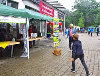 Beim Wurfspiel der Eichsfelder Werkstätten konnten die Kinder Urkunden gewinnen