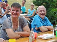 Beim Sommfest im Raphaelsheim, einem Wohnheim für behinderte Menschen in Heiligenstadt, ging es lustig zu