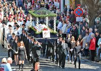 Auch Bewohner des Raphaelsheims, ein Wohnheim für Menschen mit Behinderung, waren bei der Palmensonntagsprozession dabei