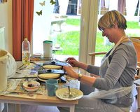 Frische Waffeln gab es zum Frühligsfest im Haus Tobias