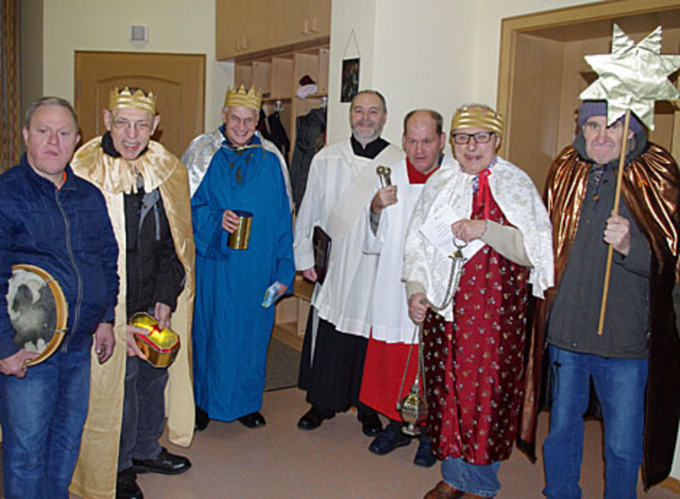 Sternsinger sind in der Behindertenwerkstatt in Heiliigenstadt und im Wohnheim für Menschen mit Behinderung in Heiligenstadt unterwegs und verbreiten den Segen